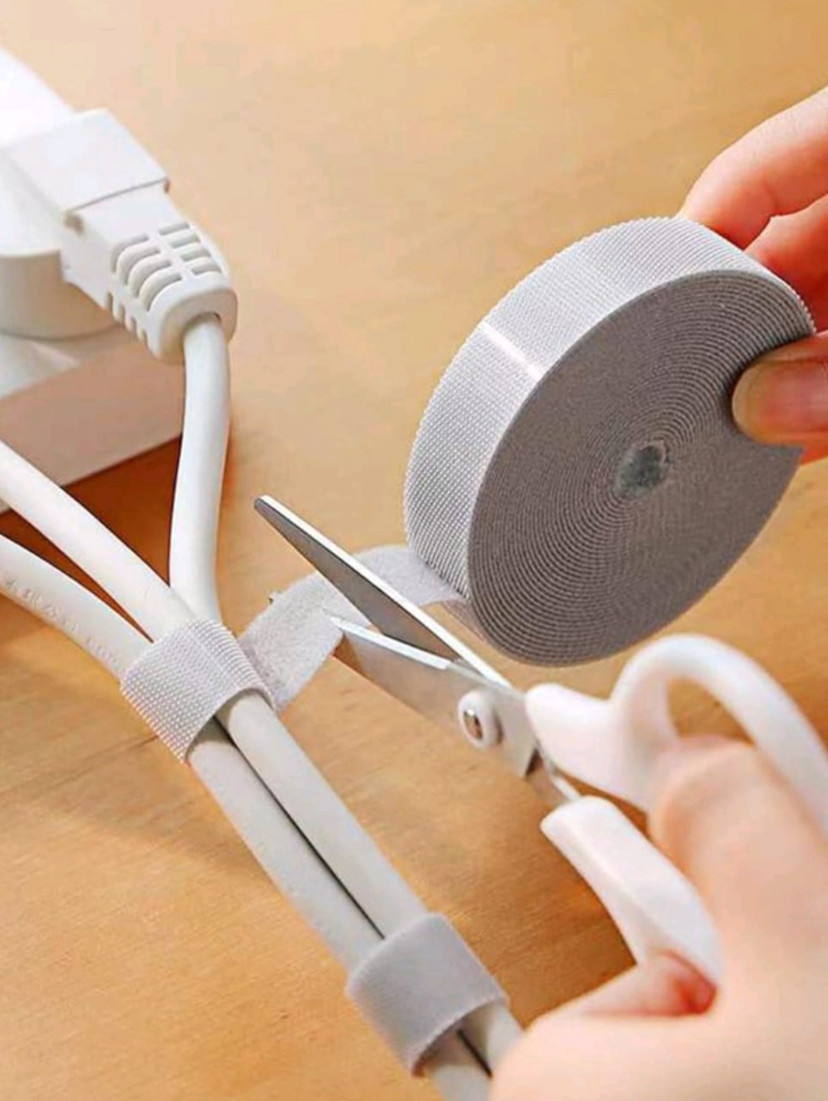 Rollo de Organizador de Cables Color Gris 5 mts