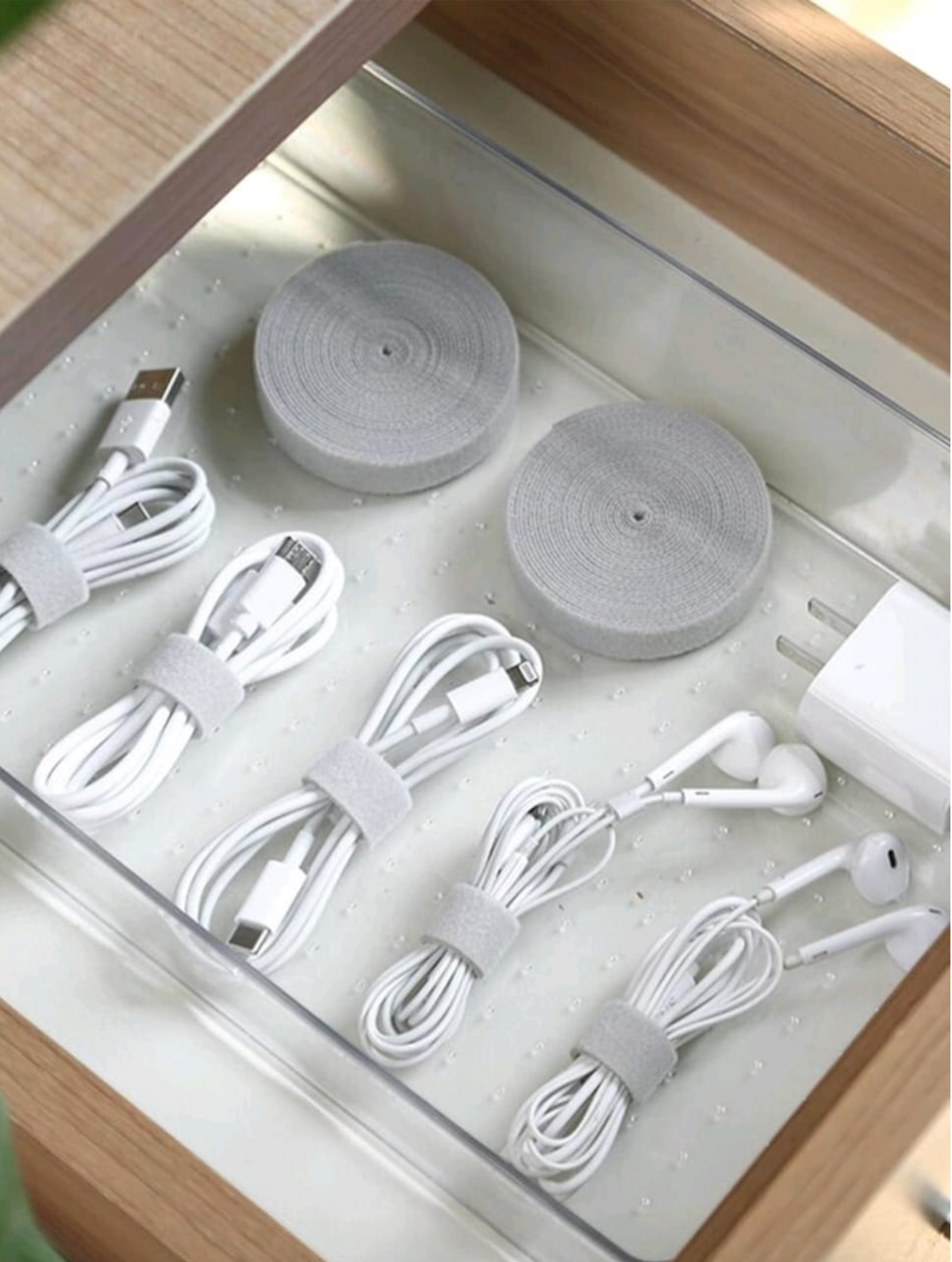 Rollo de Organizador de Cables Color Gris 5 mts