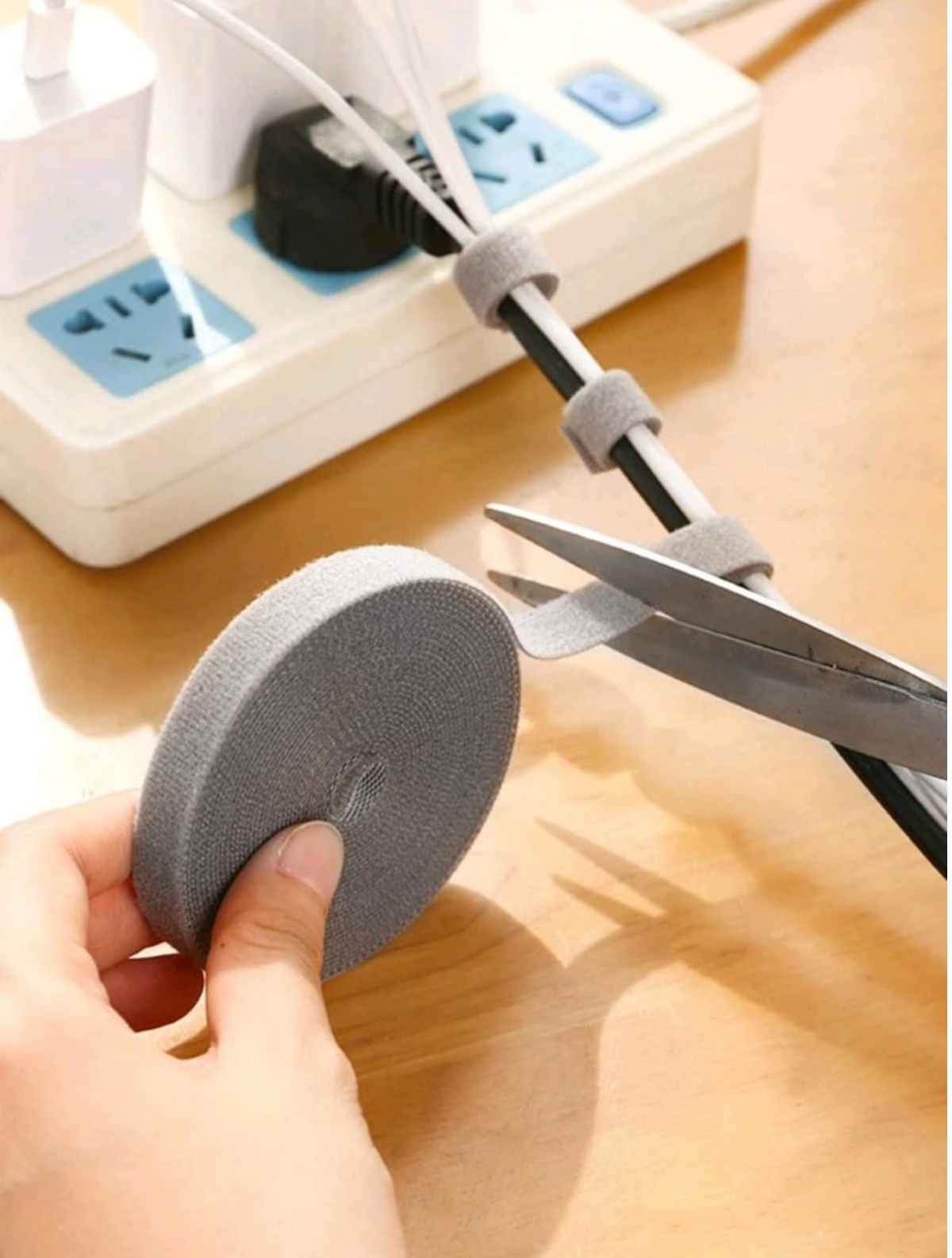 Rollo de Organizador de Cables Color Gris 5 mts